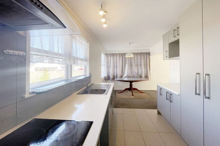 Photo of property in 7 Mcquarrie Avenue, Wattle Downs, Auckland, 2103