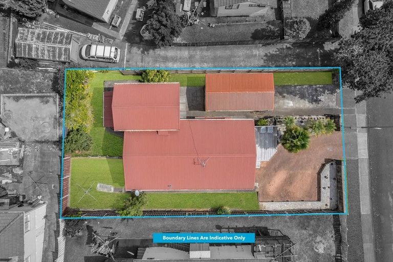 Photo of property in 12 Pisces Road, Glen Eden, Auckland, 0602