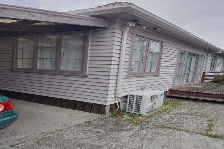 Photo of property in 2/3170 Great North Road, New Lynn, Auckland, 0600