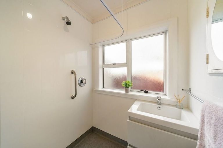 Photo of property in 4 Heretaunga Square, Silverstream, Upper Hutt, 5019