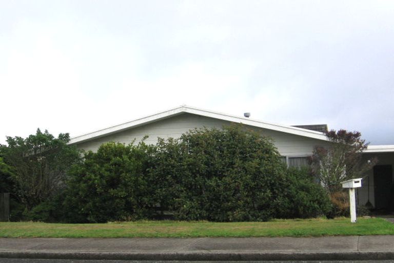 Photo of property in 63b Stewart Drive, Newlands, Wellington, 6037