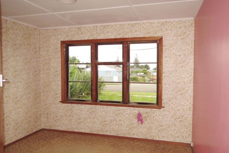 Photo of property in 11 Mckenzie Street, Levin, 5510