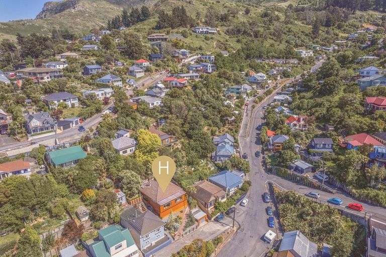 Photo of property in 13 Hawkhurst Road, Lyttelton, 8082