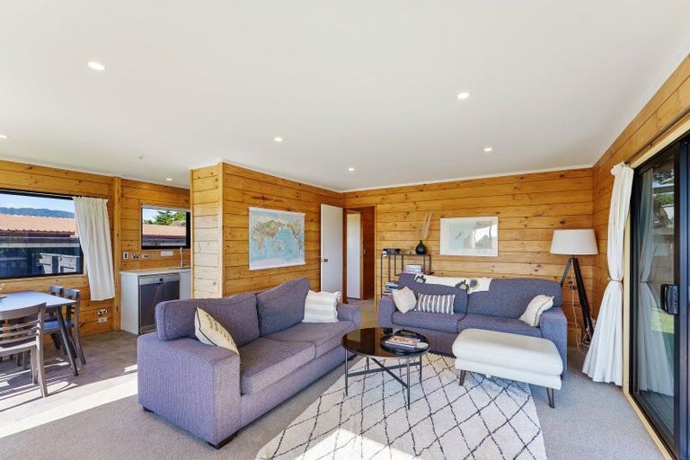 Photo of property in 65 Queens Road, Waikanae Beach, Waikanae, 5036