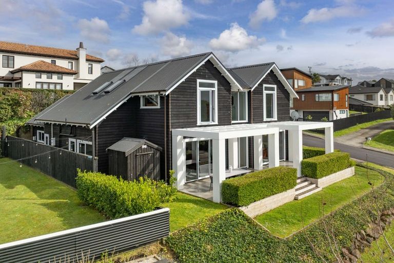 Photo of property in 10 Tauwaka Crescent, Riverhead, 0820