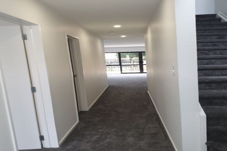 Photo of property in 18a Riverpark Crescent, Henderson, Auckland, 0610
