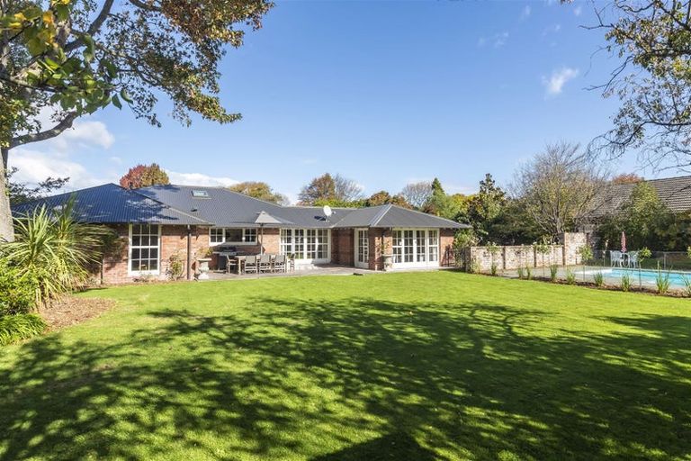 Photo of property in 180 Fendalton Road, Fendalton, Christchurch, 8052