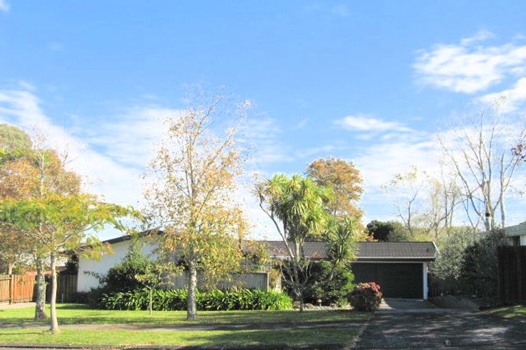 Photo of property in 5 Oliver Twist Avenue, Mellons Bay, Auckland, 2014