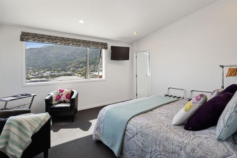 Photo of property in 25 Gravesend Place, Picton, 7220