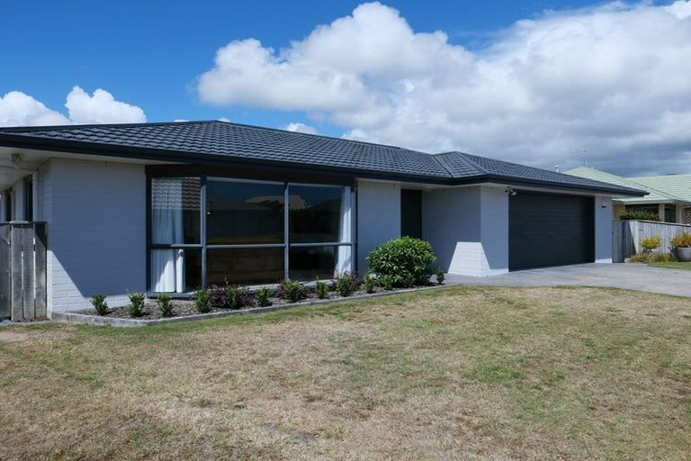 Photo of property in 5 Sovereign Way, Paraparaumu, 5032