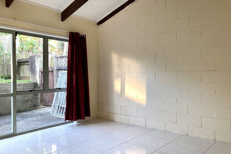 Photo of property in 2/89a Royal Road, Massey, Auckland, 0614