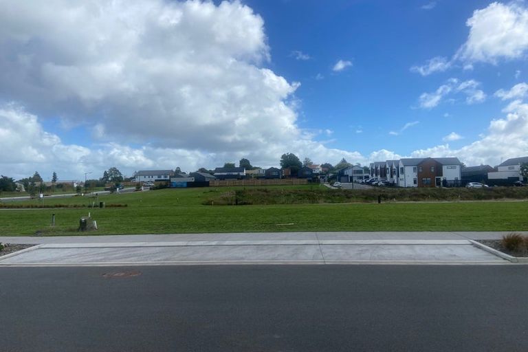 Photo of property in 2 Kuaha Road, Massey, Auckland, 0614