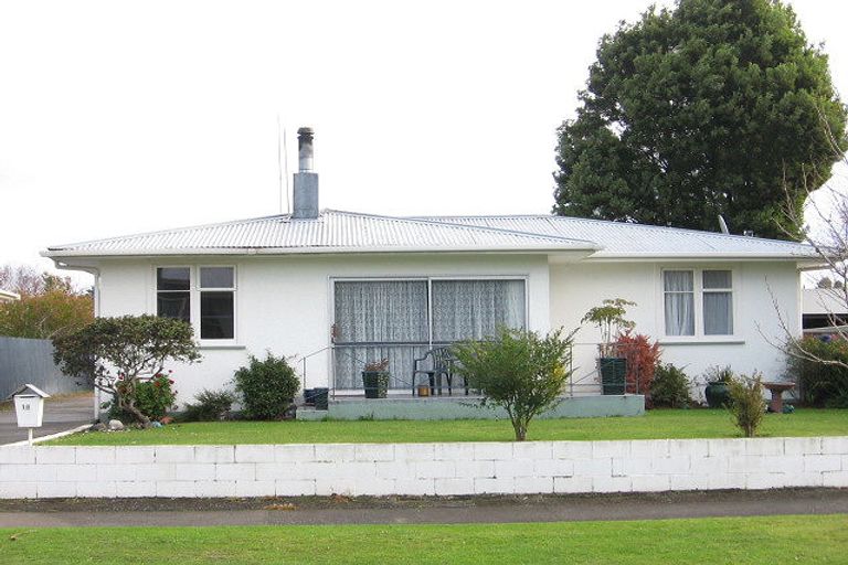 Photo of property in 18 Mokau Place, Terrace End, Palmerston North, 4410