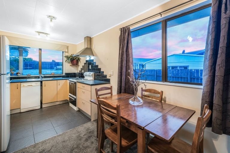 Photo of property in 4 Gaff Place, Whitby, Porirua, 5024