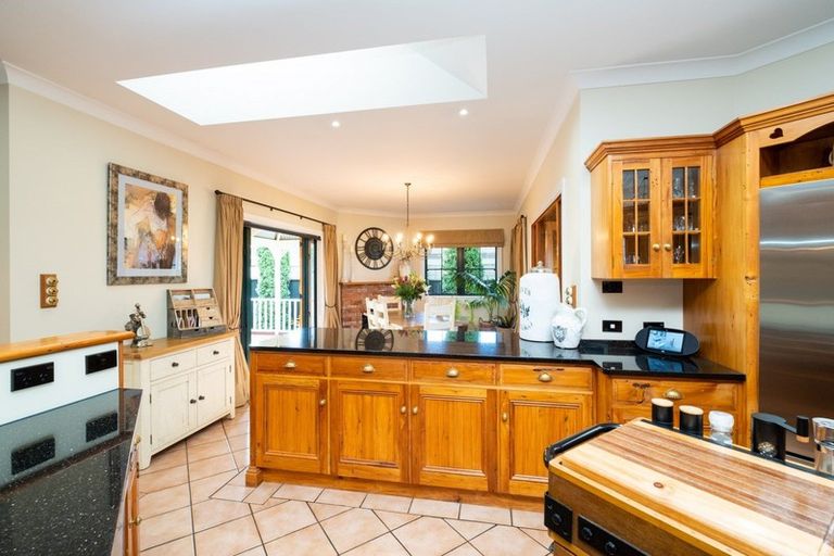 Photo of property in 100 Church Road, Taradale, Napier, 4112