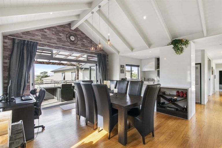 Photo of property in 45 San Valentino Drive, Henderson, Auckland, 0612