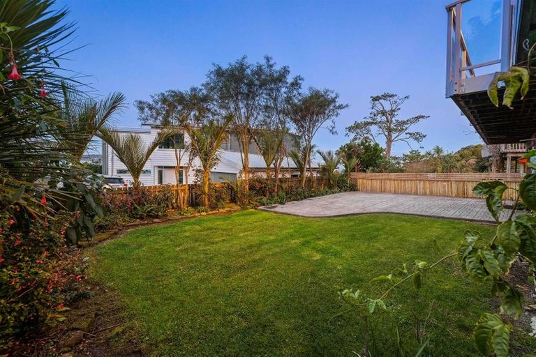 Photo of property in 68 Spinnaker Drive, Te Atatu Peninsula, Auckland, 0610