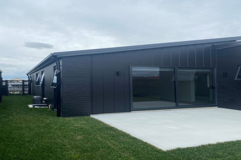 Photo of property in 17 Overton Street, Rototuna North, 3210