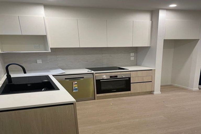 Photo of property in 3/285 Te Atatu Road, Te Atatu South, Auckland, 0610