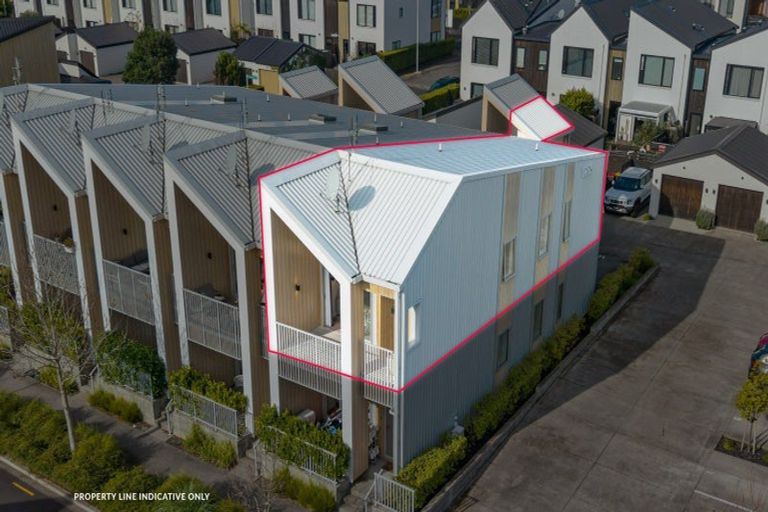Photo of property in 14/2 Warrant Officer Lane, Hobsonville, Auckland, 0616