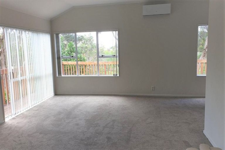 Photo of property in 2/45 Girrahween Drive, Totara Vale, Auckland, 0629