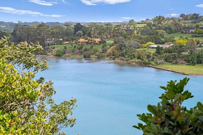 Photo of property in 59 Pohutukawa Avenue, Shelly Park, Auckland, 2014