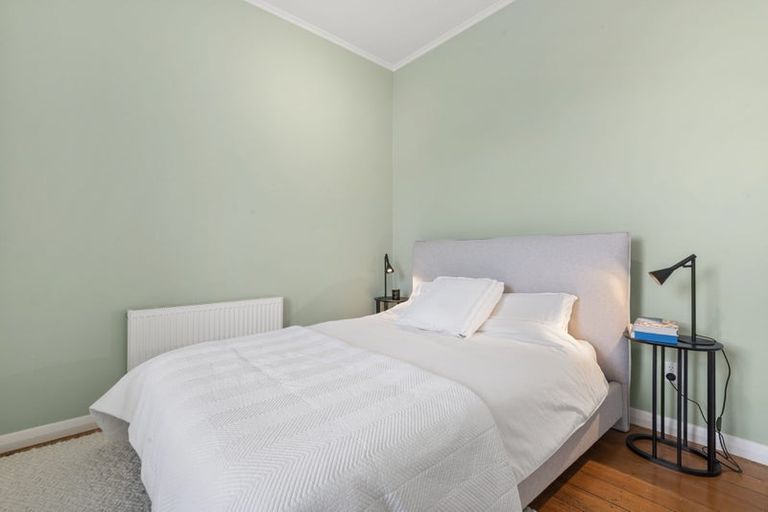 Photo of property in 12 Rixon Grove, Mount Victoria, Wellington, 6011