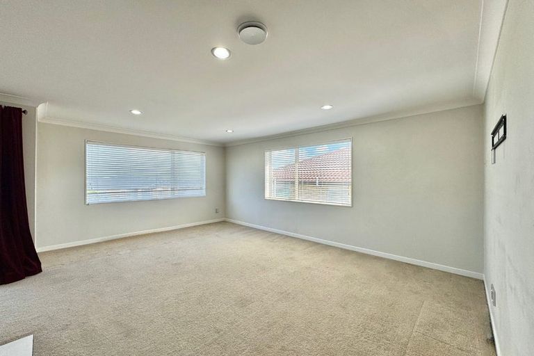 Photo of property in 10 Palazzo Close, Flat Bush, Auckland, 2019