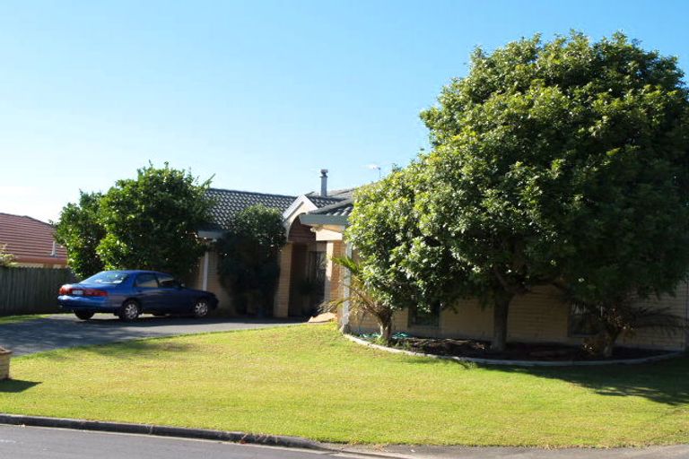 Photo of property in 12 Ravensdale Rise, Northpark, Auckland, 2013