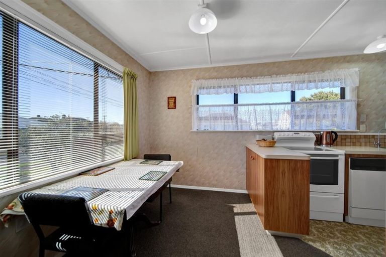 Photo of property in 1 Robbins Crescent, Hawera, 4610