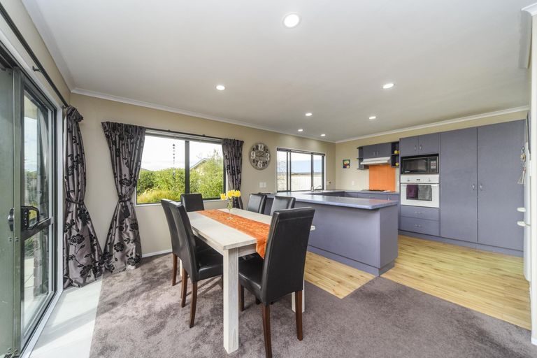 Photo of property in 115 Schnell Drive, Kelvin Grove, Palmerston North, 4414