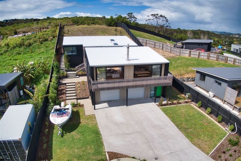 Photo of property in 32 Northcoast Place, Mangawhai Heads, Mangawhai, 0505