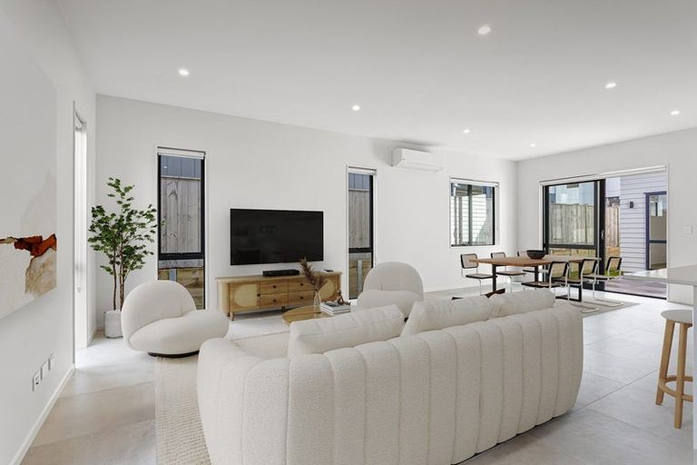 Photo of property in 30 Port Way, Rosehill, Papakura, 2113