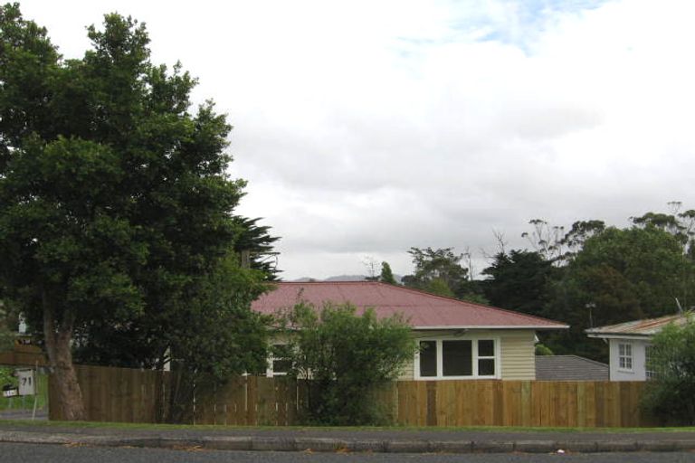 Photo of property in 71 Awaroa Road, Sunnyvale, Auckland, 0612