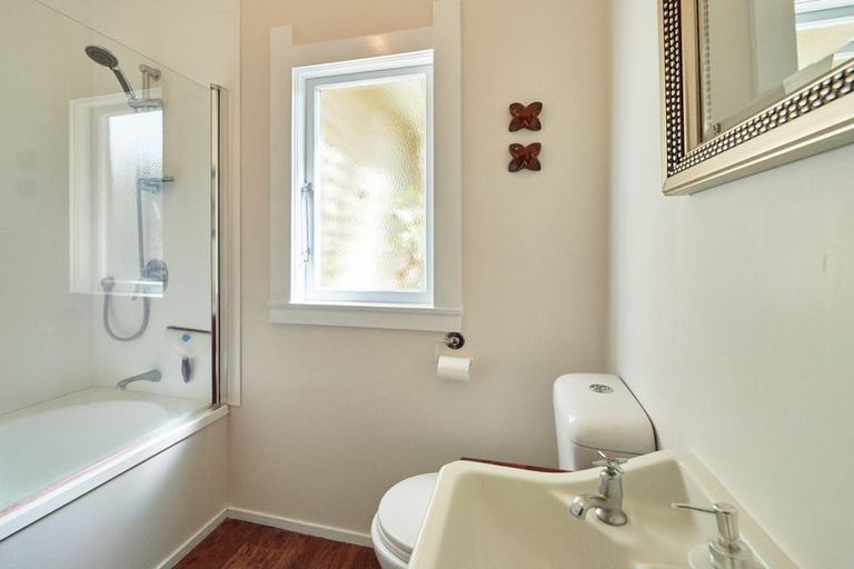 Photo of property in 24 Clausen Street, Takaro, Palmerston North, 4412