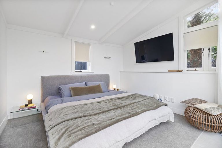 Photo of property in 22 Seacombe Road, Point Chevalier, Auckland, 1022