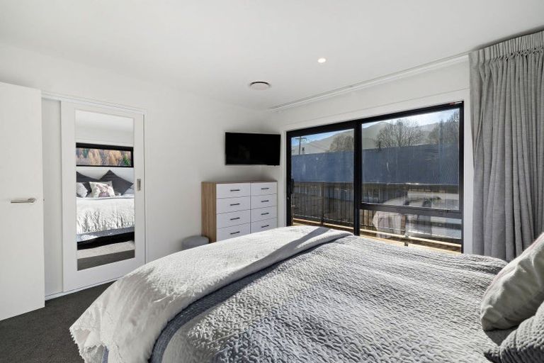 Photo of property in 67 Devon Street, Arrowtown, 9302