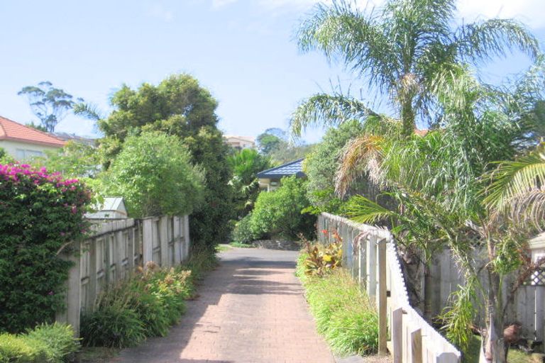 Photo of property in 4 Te Hoe Grove, Pinehill, Auckland, 0632