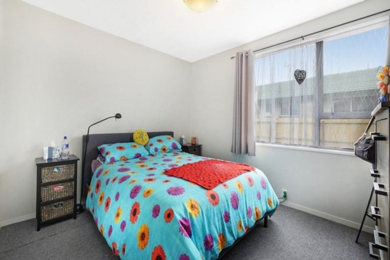 Photo of property in 11a Chipping Lane, Redwood, Christchurch, 8051