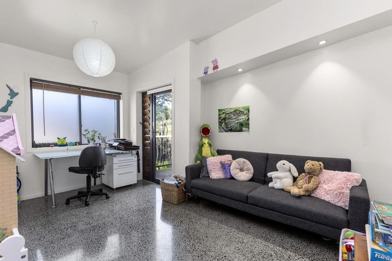 Photo of property in 21 Seabreeze Way, Raglan, 3225