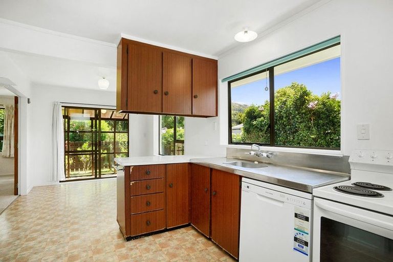 Photo of property in 18 Rossiter Street, Tawa, Wellington, 5028