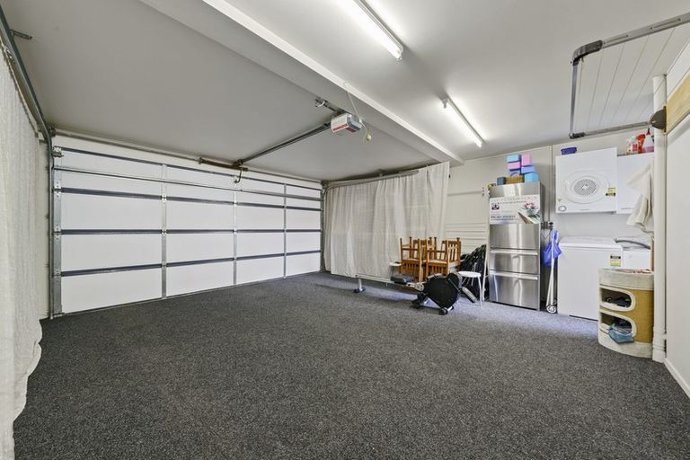 Photo of property in 8 Marina View, Paremata, Porirua, 5026