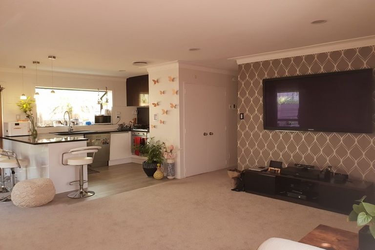 Photo of property in 16 Lowburn Place, Clover Park, Auckland, 2019