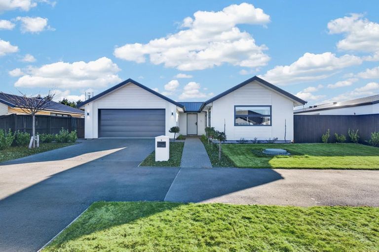 Photo of property in 5 Kearns Drive, Halswell, Christchurch, 8025