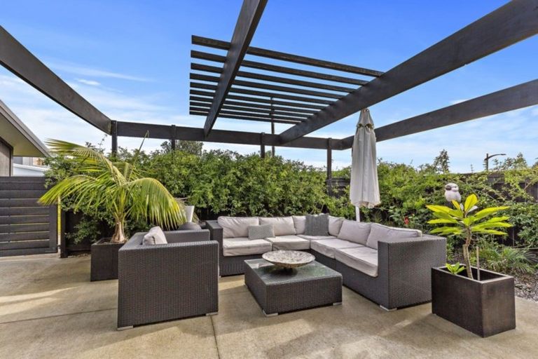 Photo of property in 15 Te Mana Street, Omaha, 0986