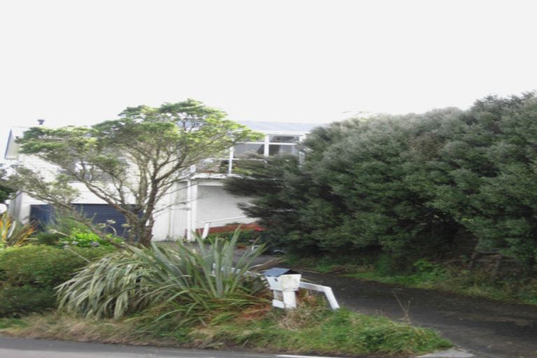 Photo of property in 69 Chesterton Street, Newlands, Wellington, 6037