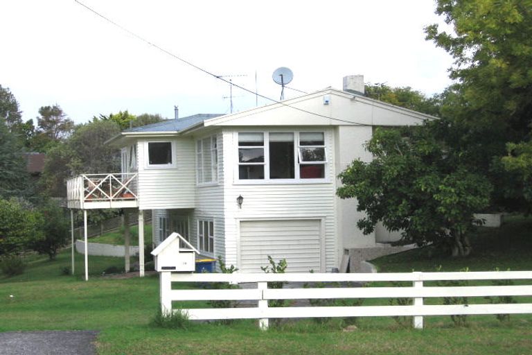 Photo of property in 128 Tiroroa Avenue, Te Atatu South, Auckland, 0610