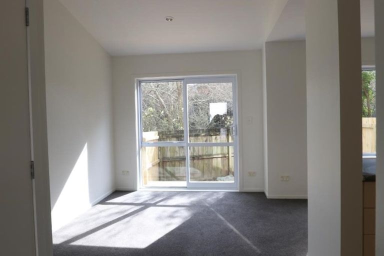 Photo of property in 2/30 John Jennings Drive, Oteha, Auckland, 0632