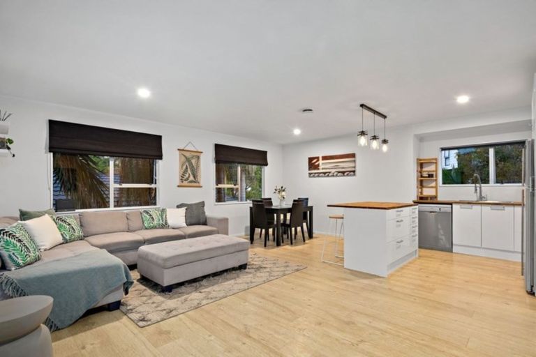 Photo of property in 29 Lilburn Crescent, Massey, Auckland, 0614