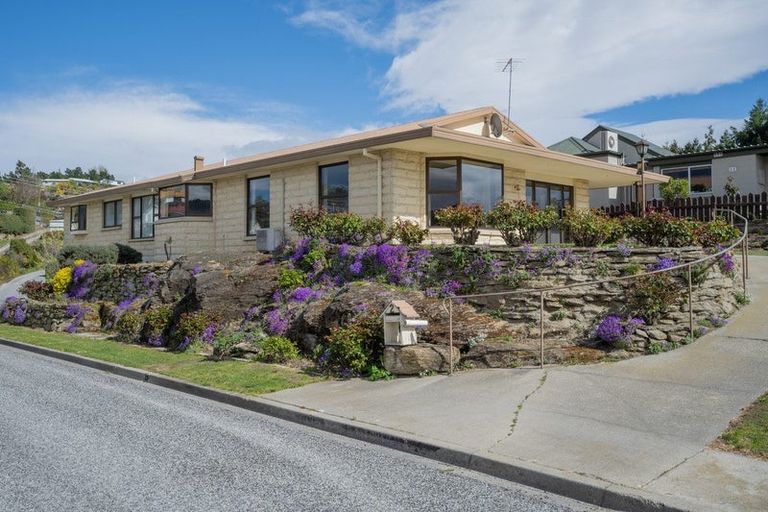 Photo of property in 2 Hart Place, Bridge Hill, Alexandra, 9320